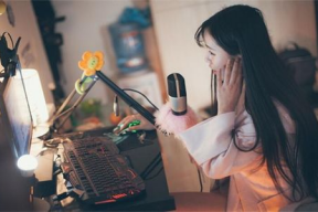 娱乐主播直播间说事吃瓜